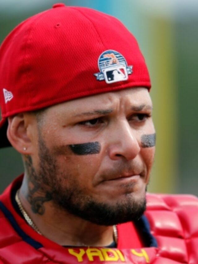 Yadier Molina on Instagram: “👽”