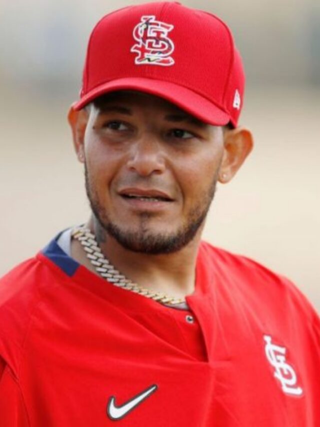 Yadier Molina on Instagram: “👽”